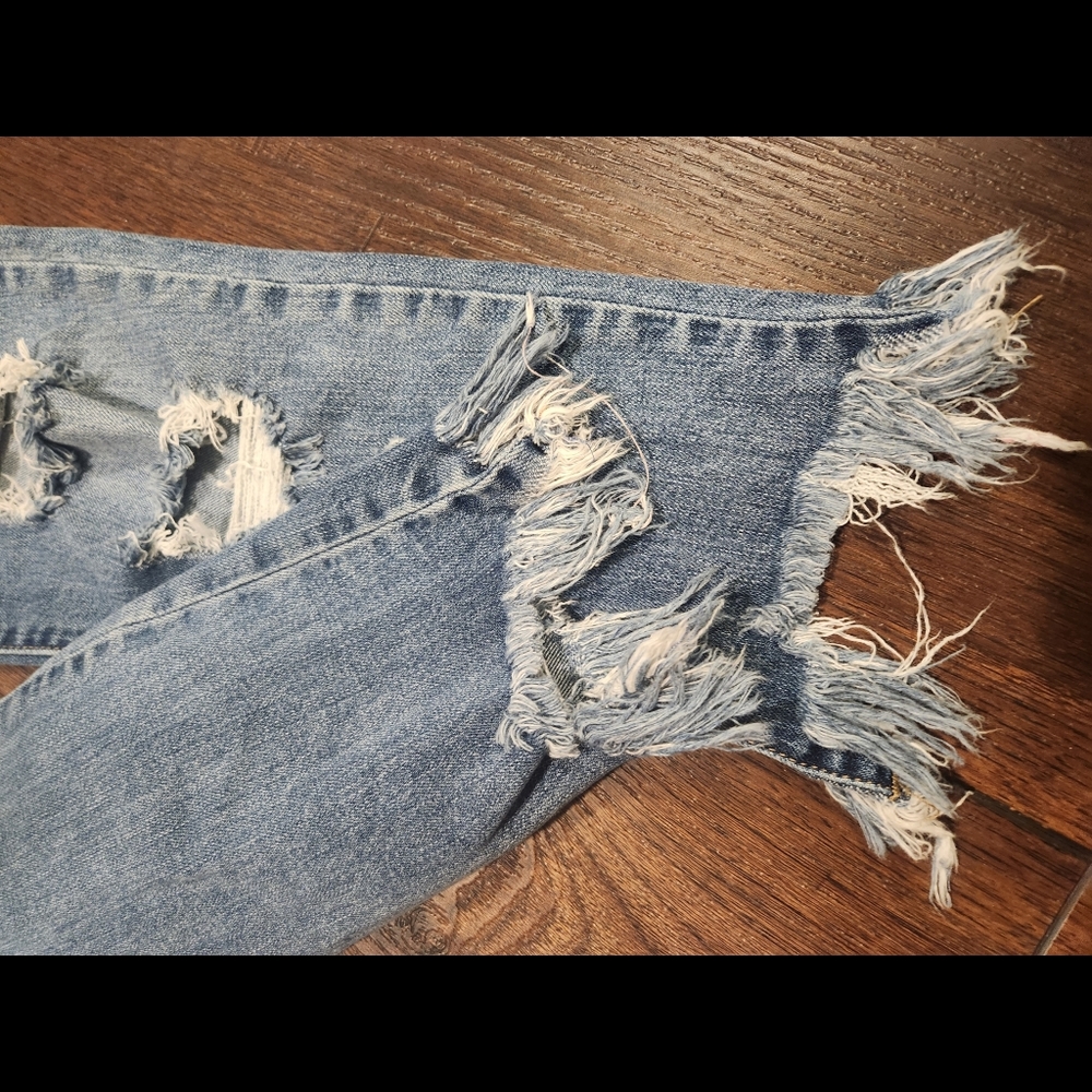 Distressed Jeans - Picture 15 of 16
